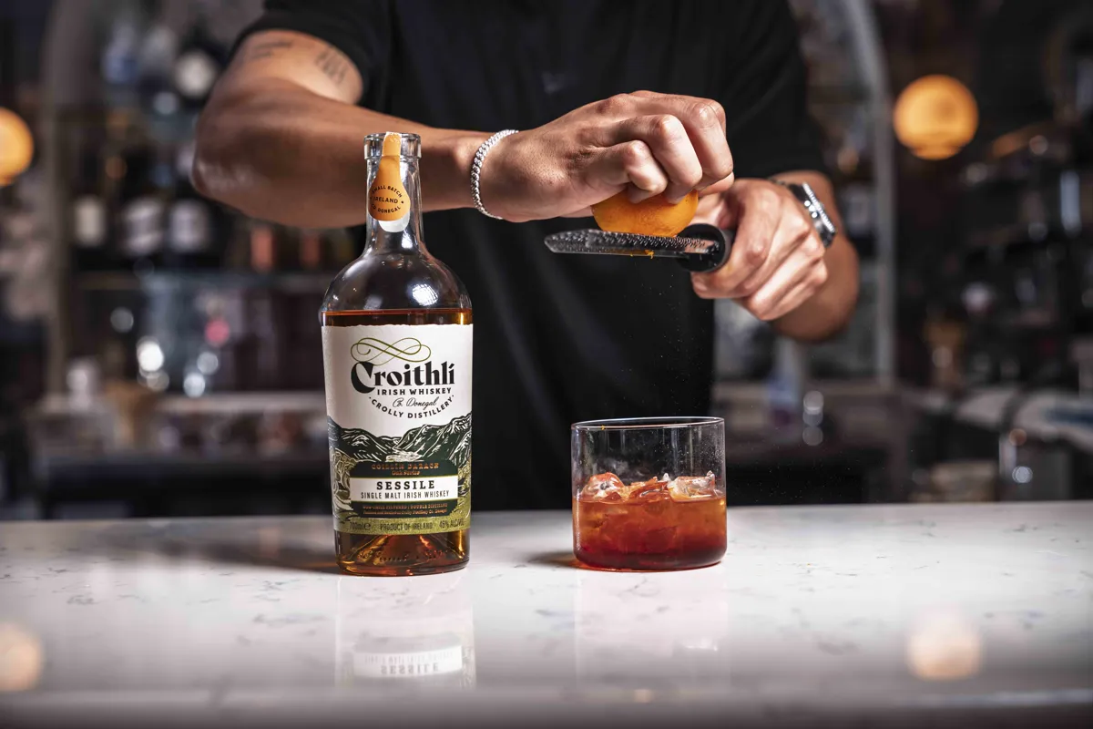 Whiskey pour